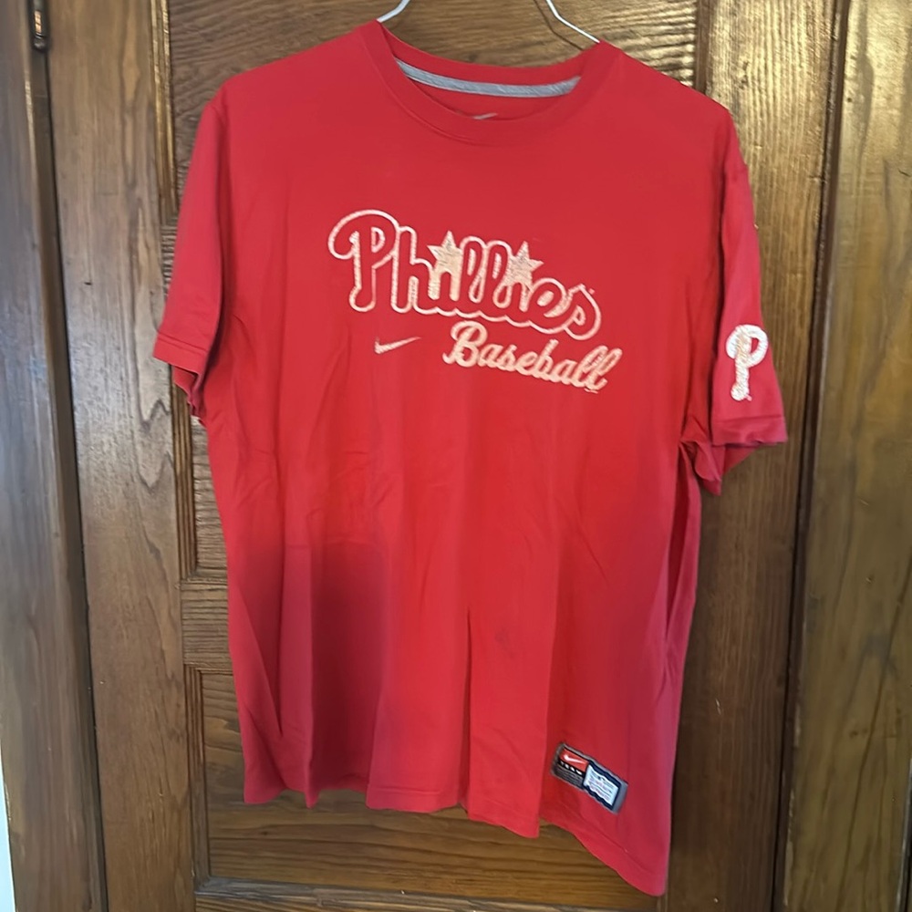 Men’s XXL PHILLIES T Shirt. Nike. Distressed vintage. No holes. Good condition.